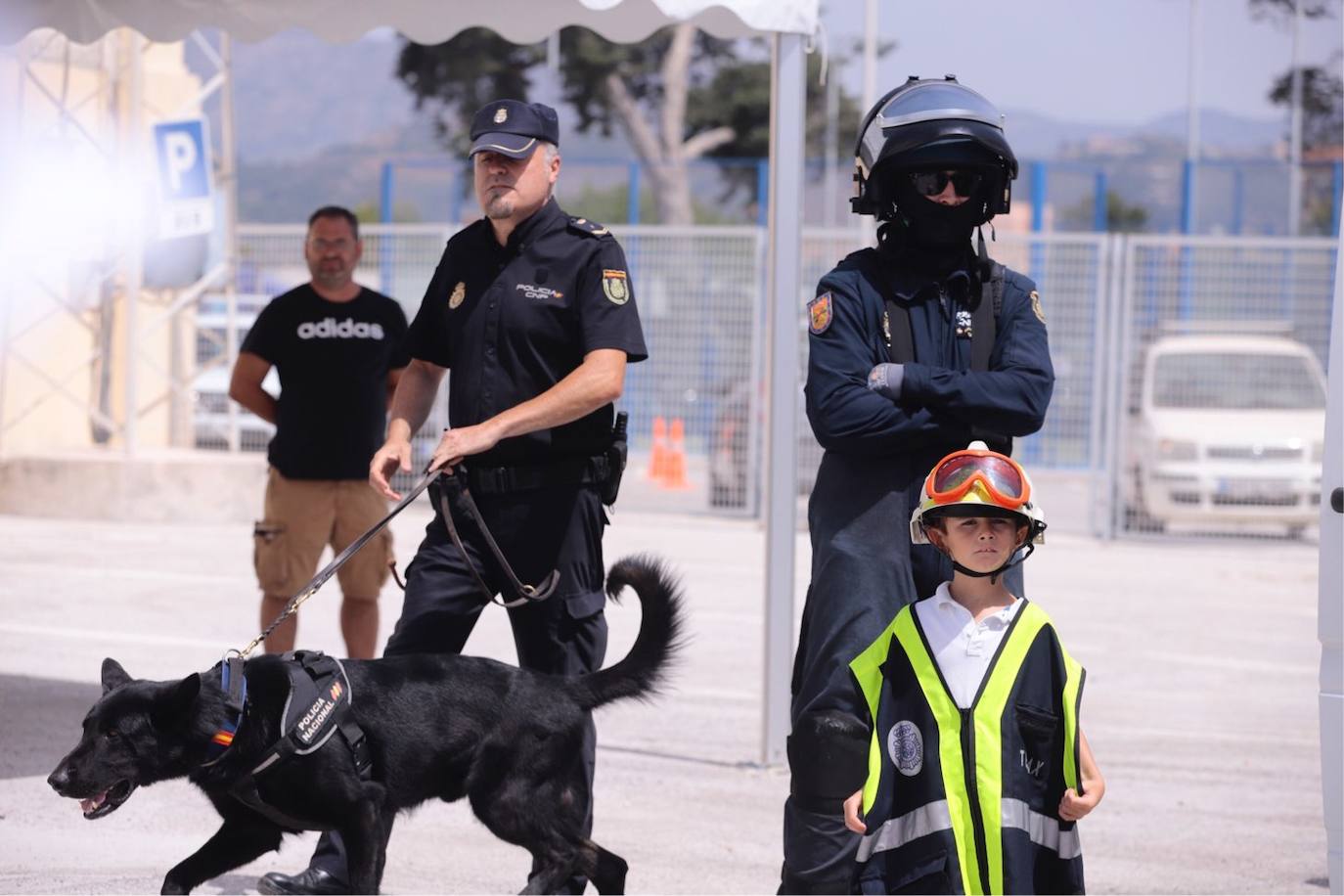 Cientos de personas visitan en Motril el buque Infanta Cristina