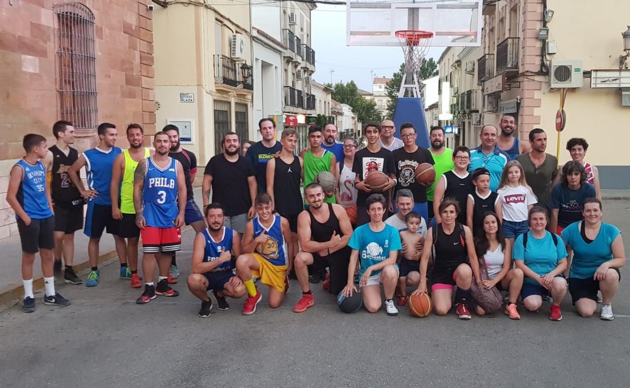 El deporte de la canasta tomó las calles de La Carolina