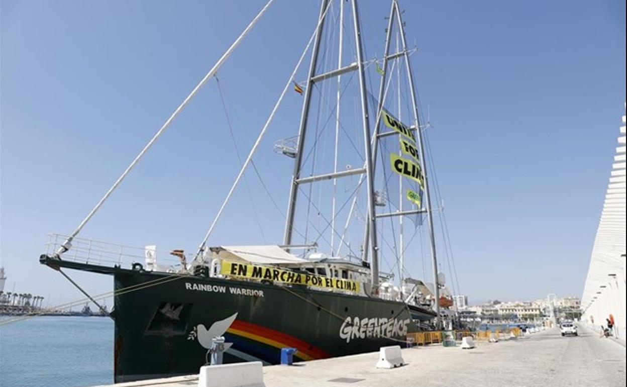 El buque Rainbow Warrior de Greenpeace en Málaga