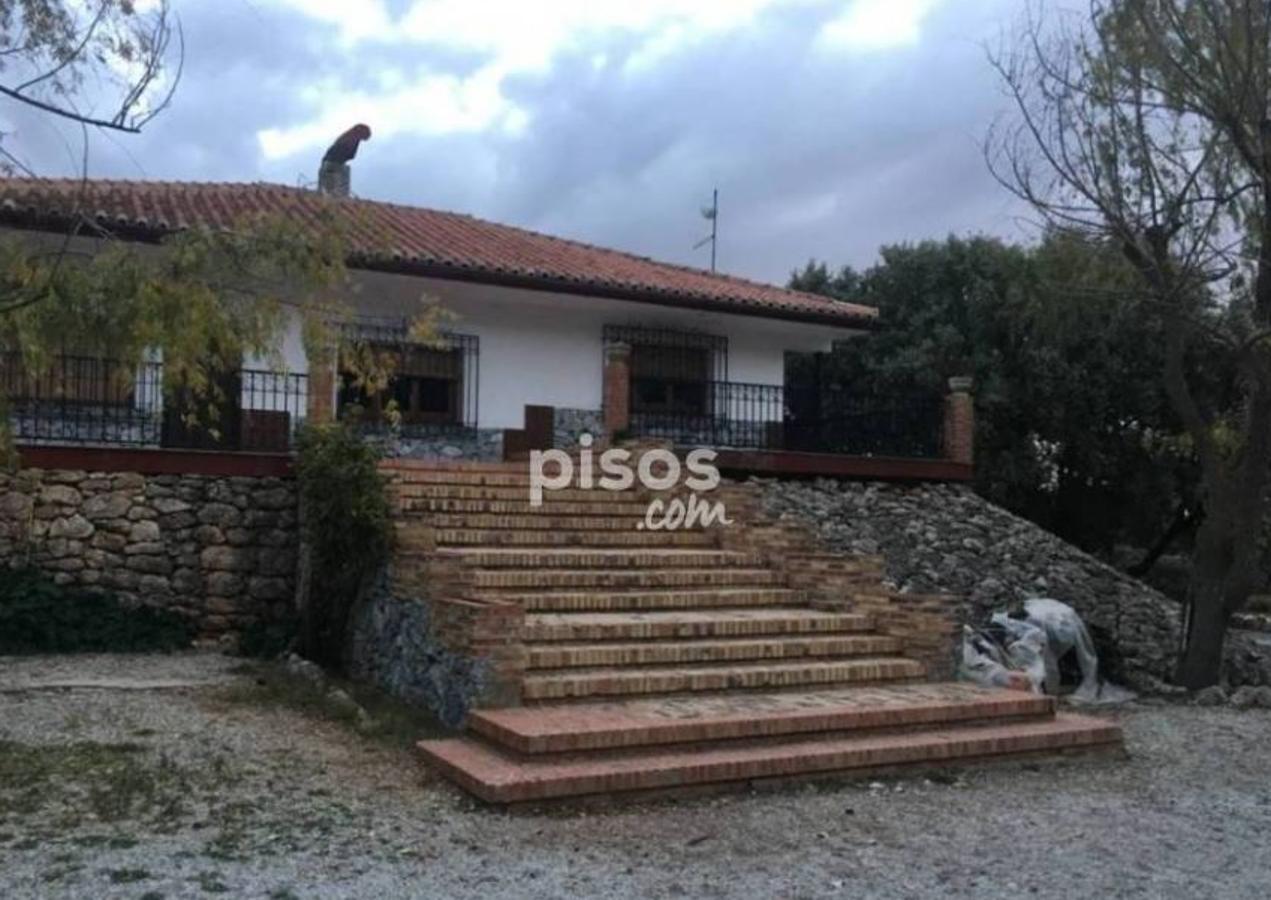 Finca rústica de 450.000 metros cuadrados en Calle Camino Viejo de Granada, Padul (2,2 millones de euros).