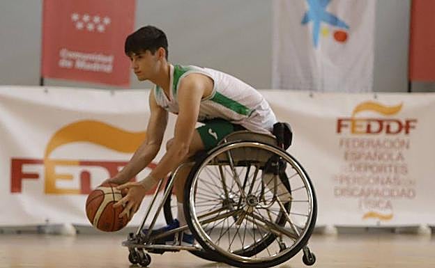 El jugador de Integra, Paco García, durante un encuentro con la Selección Andaluza.