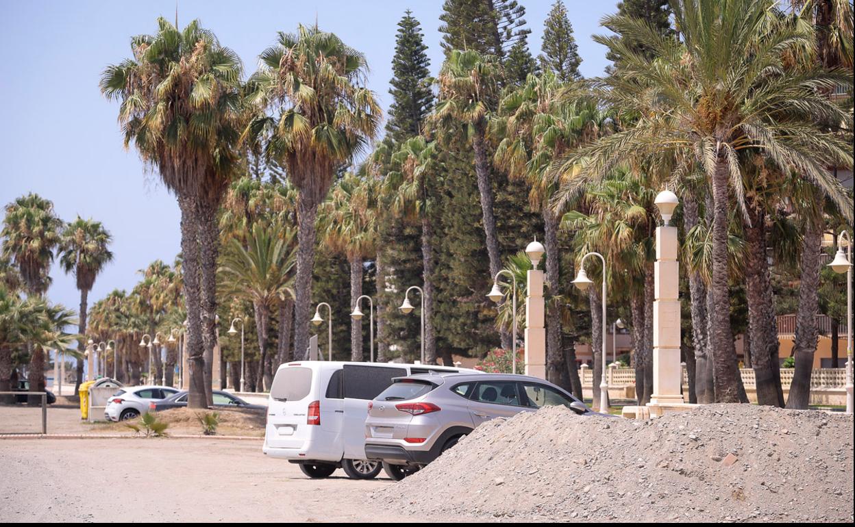 La alcaldesa se reunió ayer con los ermpresarios de hostelería y restauración para analizar la situación