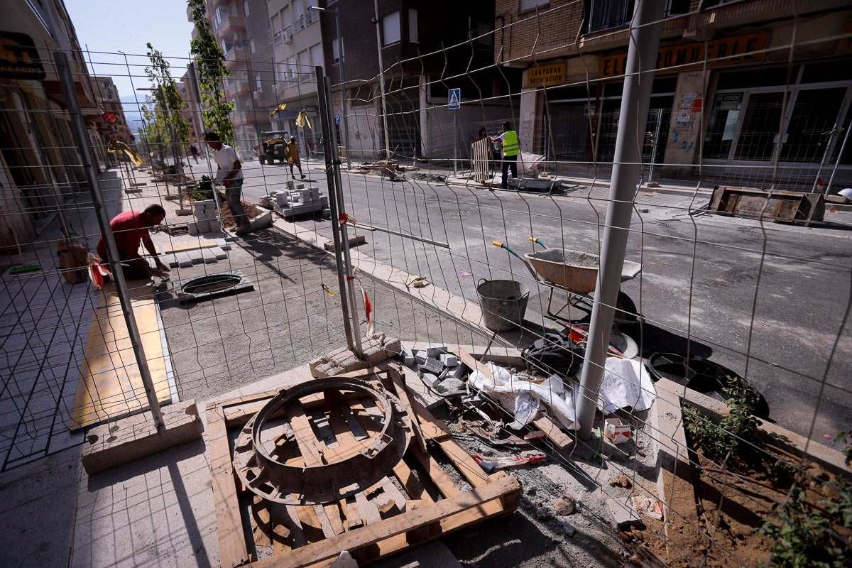 La alcaldesa aseguró a final de junio que si la obra no estaba acabada por completo hoy se expedientaría a la empresa
