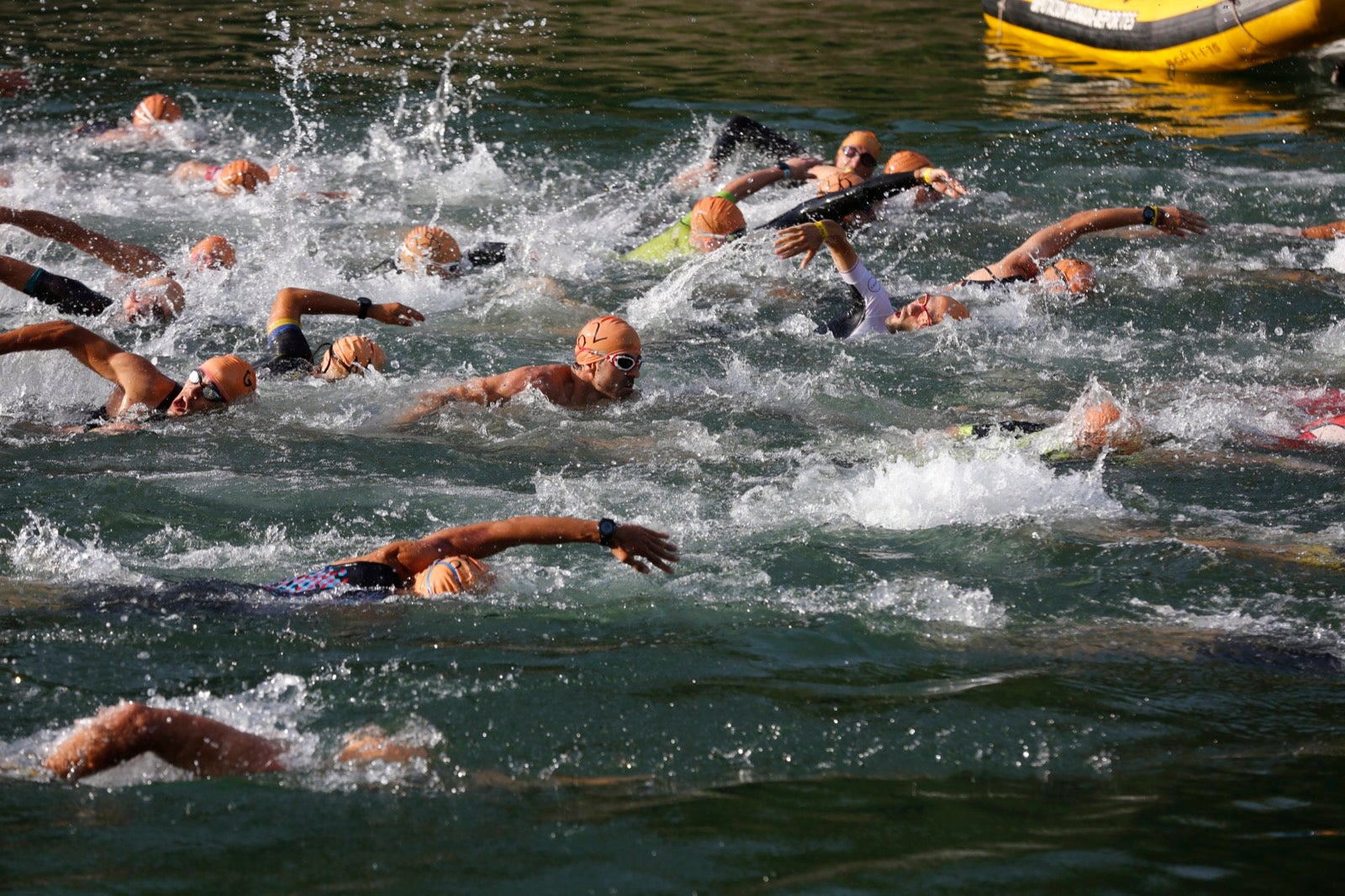 Fotos: Nos metemos e lleno en el espectacular triatlón de Sierra Nevada: así ha sido