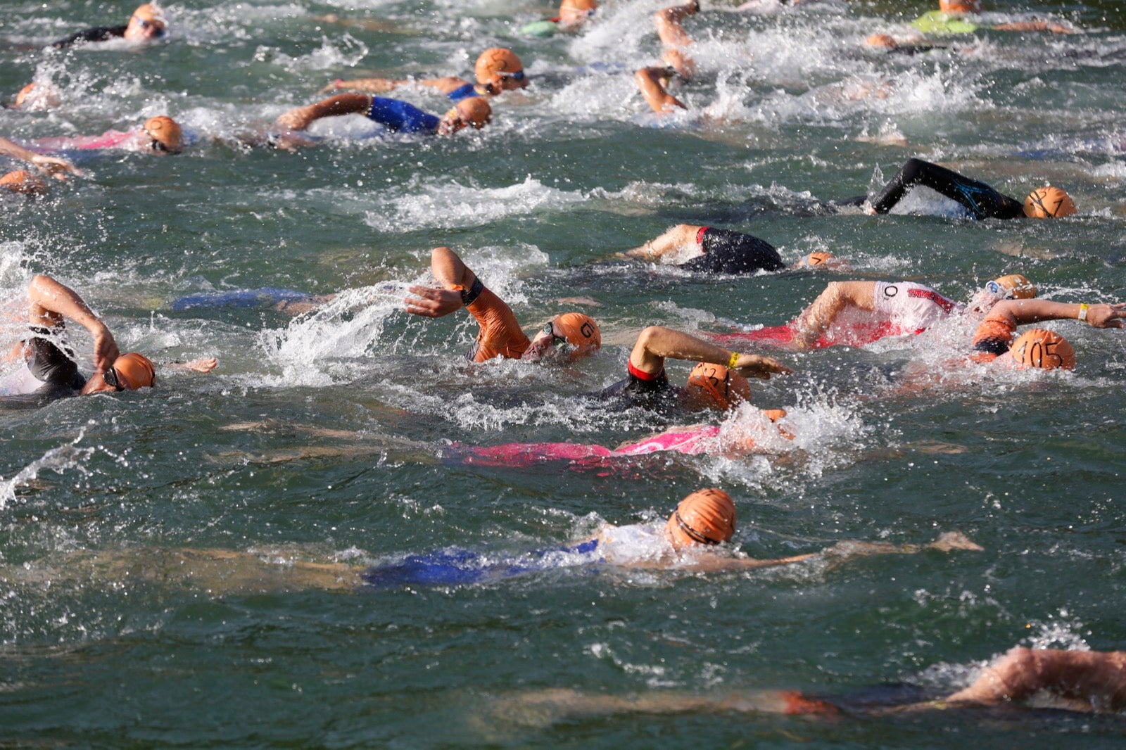 Fotos: Nos metemos e lleno en el espectacular triatlón de Sierra Nevada: así ha sido