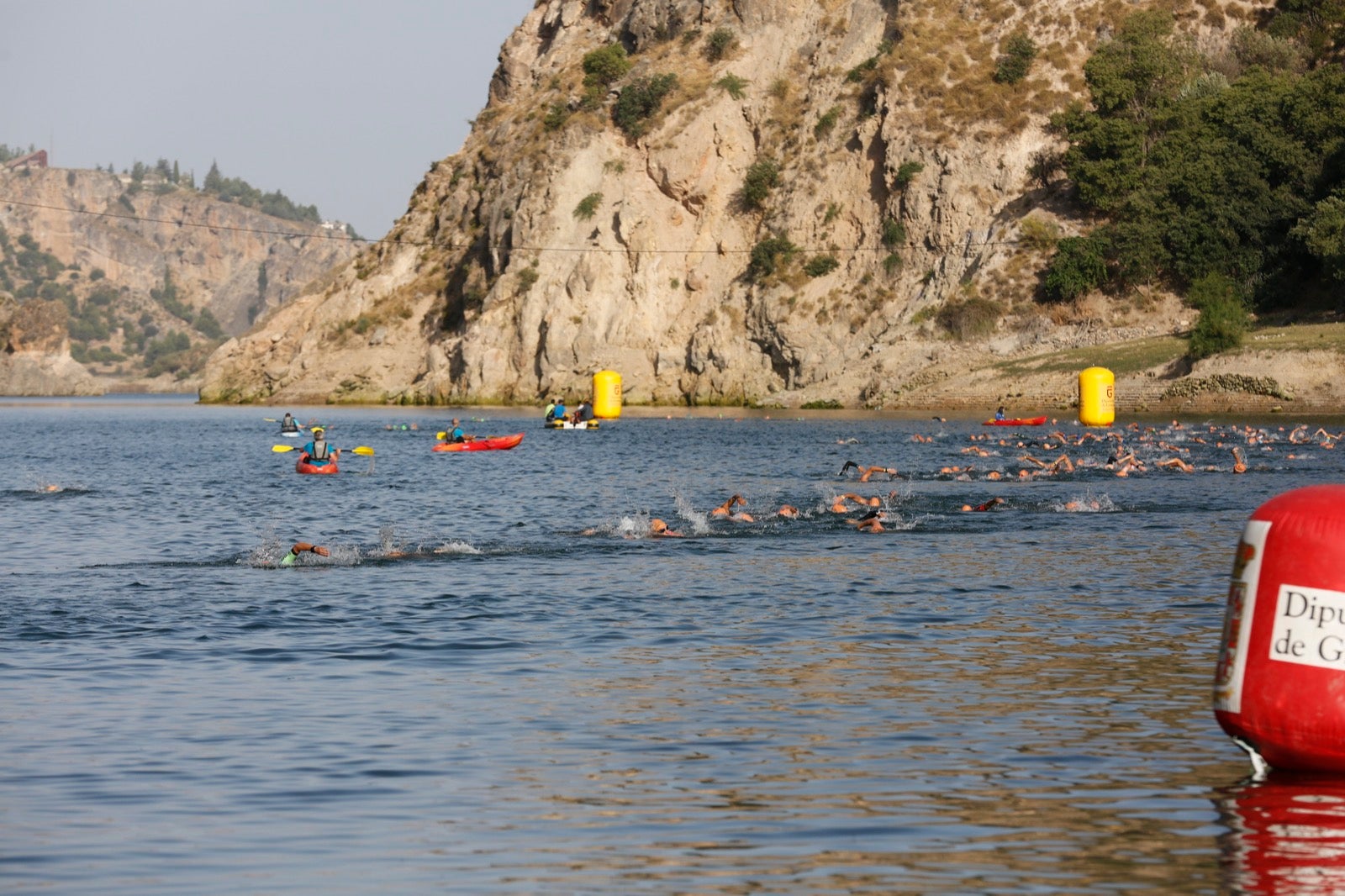 Fotos: Nos metemos e lleno en el espectacular triatlón de Sierra Nevada: así ha sido