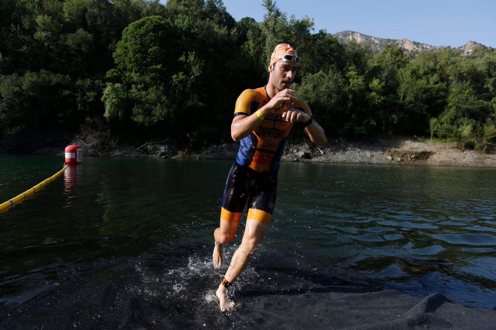 Fotos: Nos metemos e lleno en el espectacular triatlón de Sierra Nevada: así ha sido
