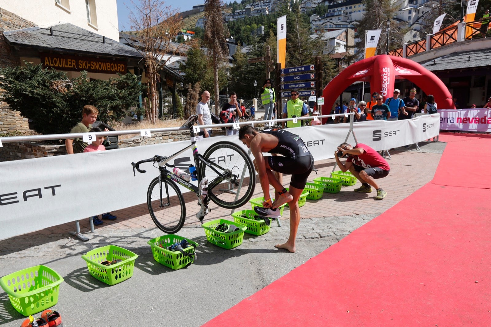 Fotos: Nos metemos e lleno en el espectacular triatlón de Sierra Nevada: así ha sido