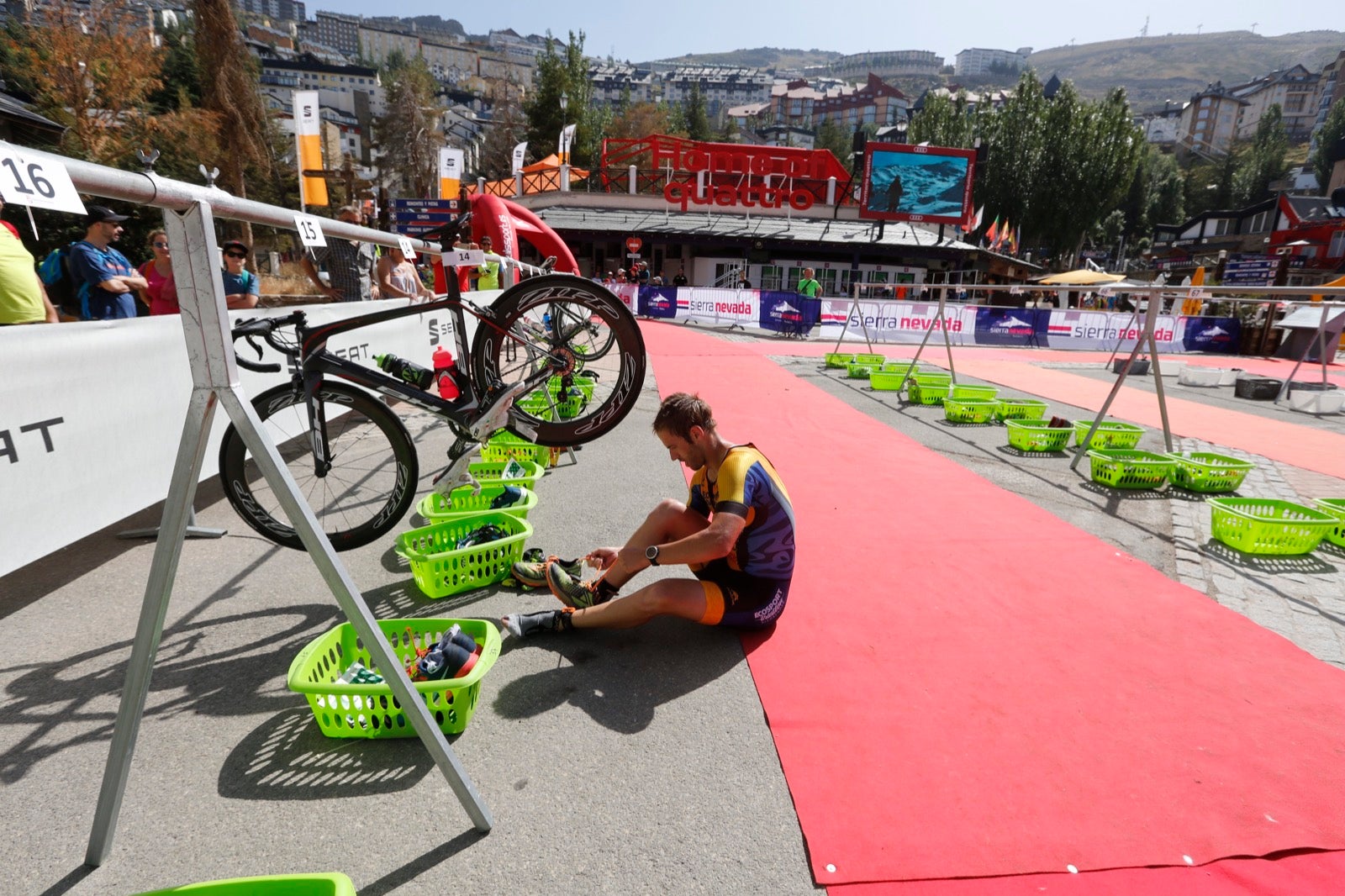 Fotos: Nos metemos e lleno en el espectacular triatlón de Sierra Nevada: así ha sido
