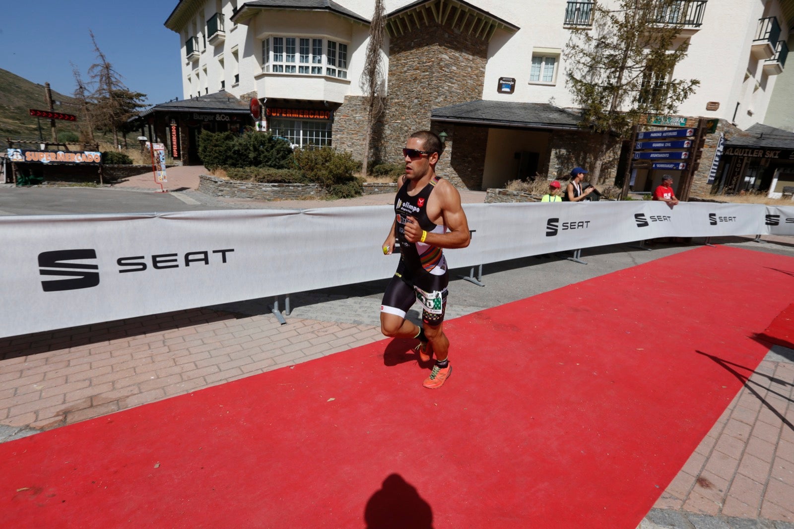 Fotos: Nos metemos e lleno en el espectacular triatlón de Sierra Nevada: así ha sido