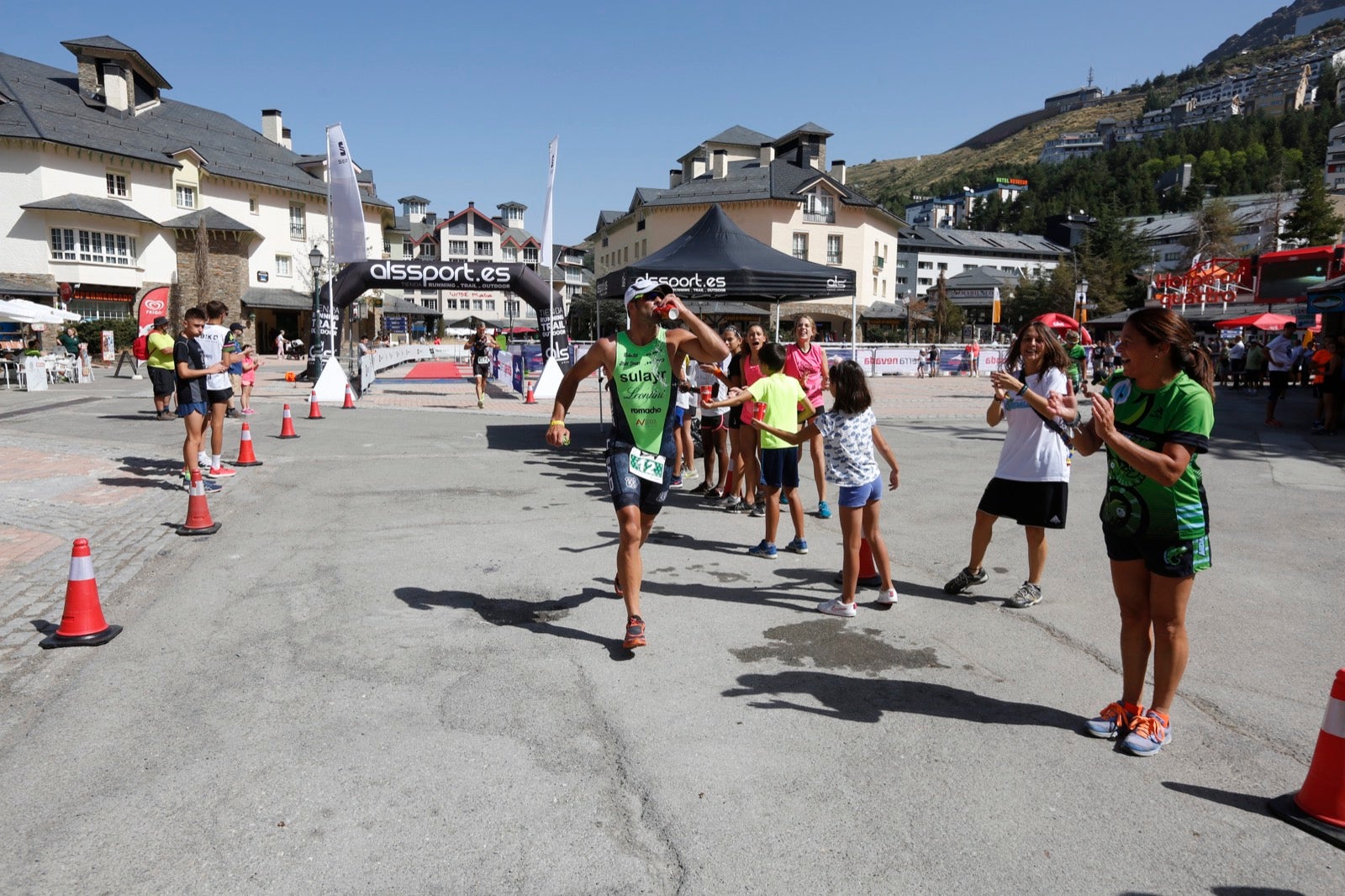 Fotos: Nos metemos e lleno en el espectacular triatlón de Sierra Nevada: así ha sido
