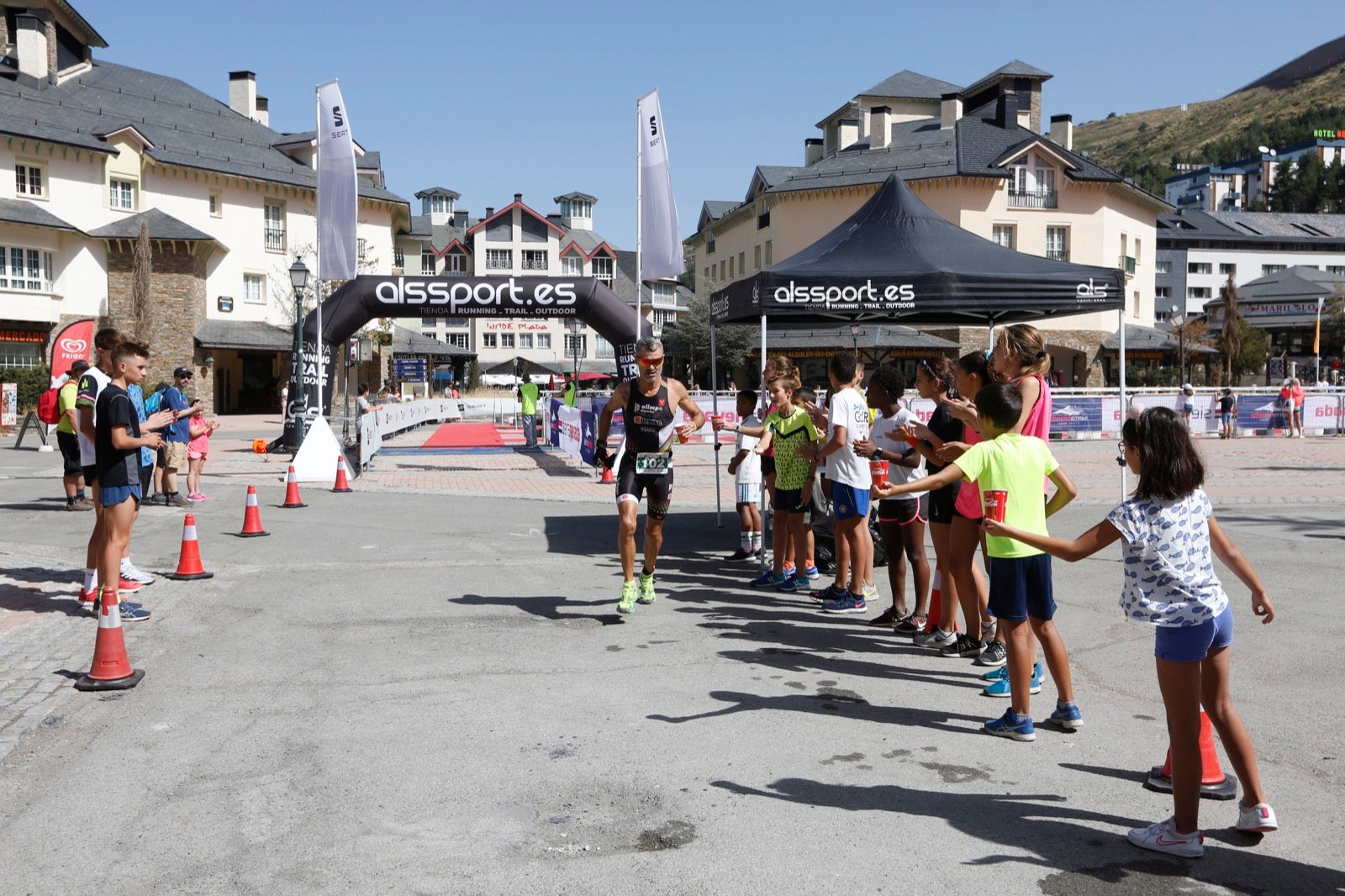 Fotos: Nos metemos e lleno en el espectacular triatlón de Sierra Nevada: así ha sido