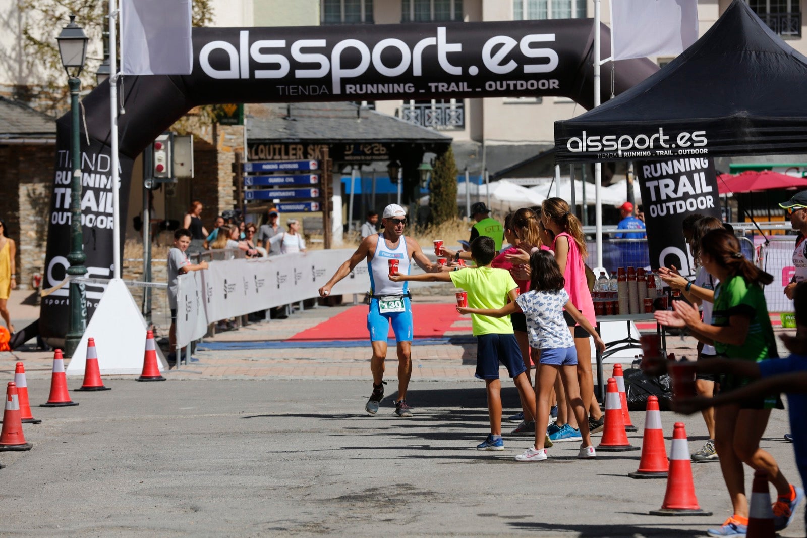 Fotos: Nos metemos e lleno en el espectacular triatlón de Sierra Nevada: así ha sido