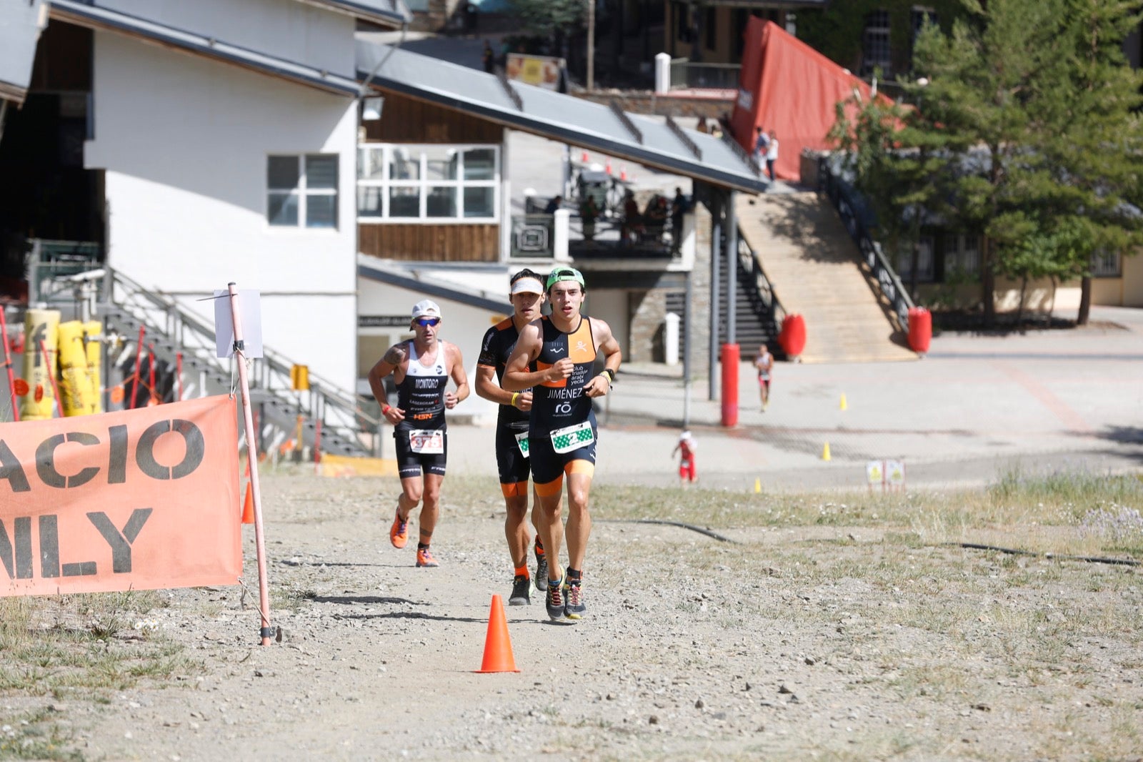 Fotos: Nos metemos e lleno en el espectacular triatlón de Sierra Nevada: así ha sido