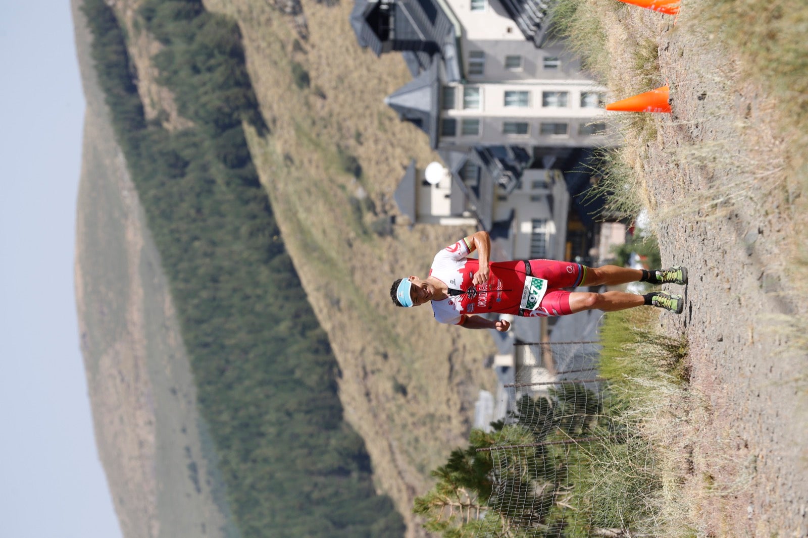 Fotos: Nos metemos e lleno en el espectacular triatlón de Sierra Nevada: así ha sido