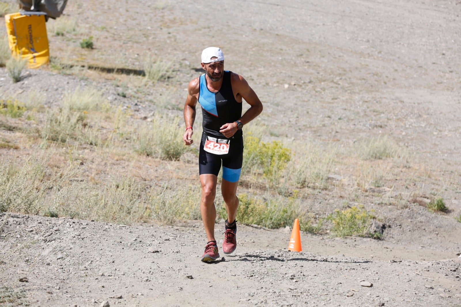 Fotos: Nos metemos e lleno en el espectacular triatlón de Sierra Nevada: así ha sido