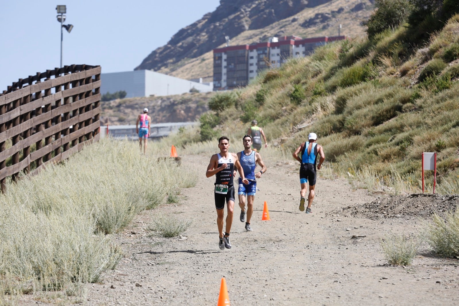 Fotos: Nos metemos e lleno en el espectacular triatlón de Sierra Nevada: así ha sido