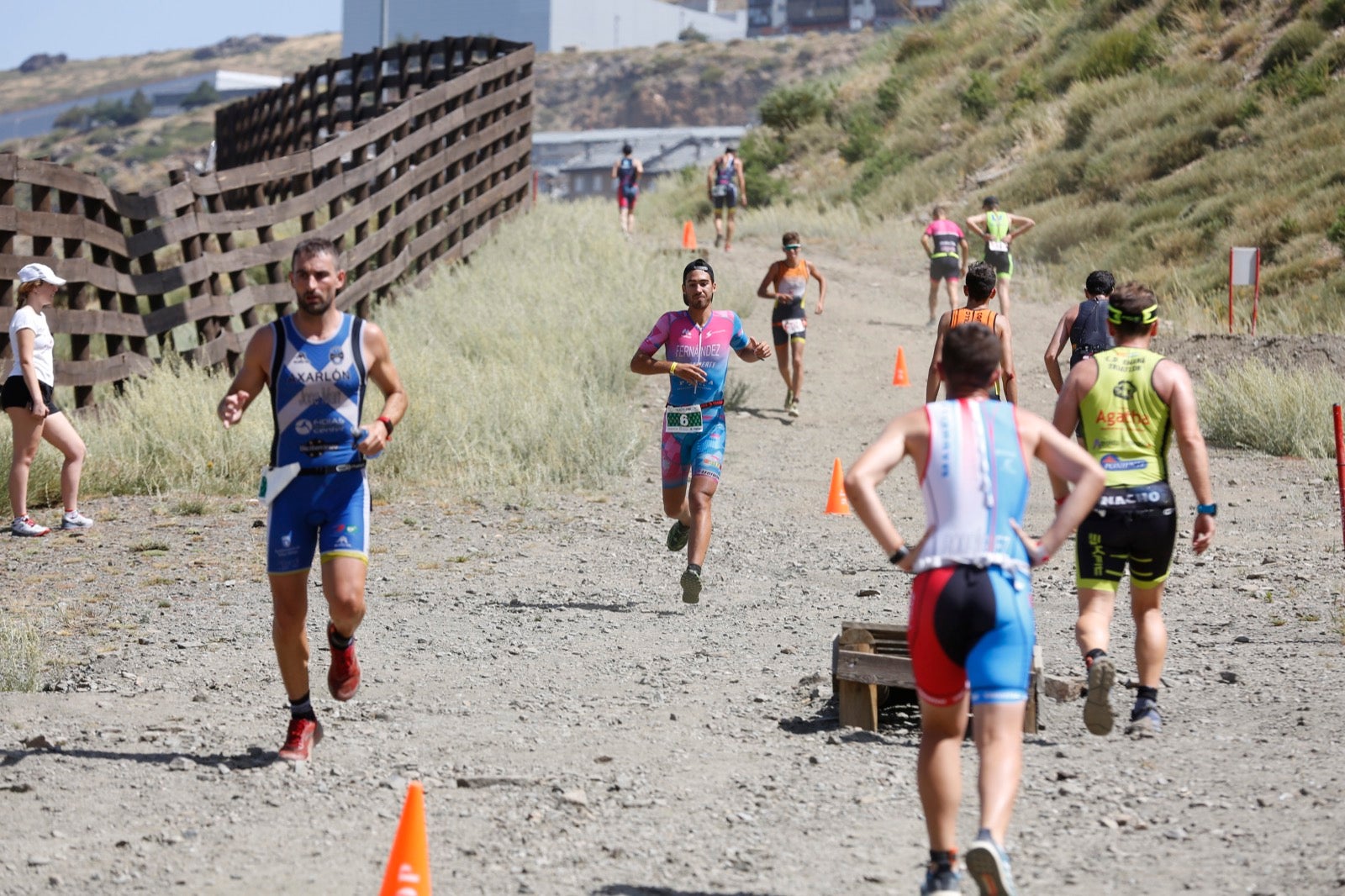 Fotos: Nos metemos e lleno en el espectacular triatlón de Sierra Nevada: así ha sido