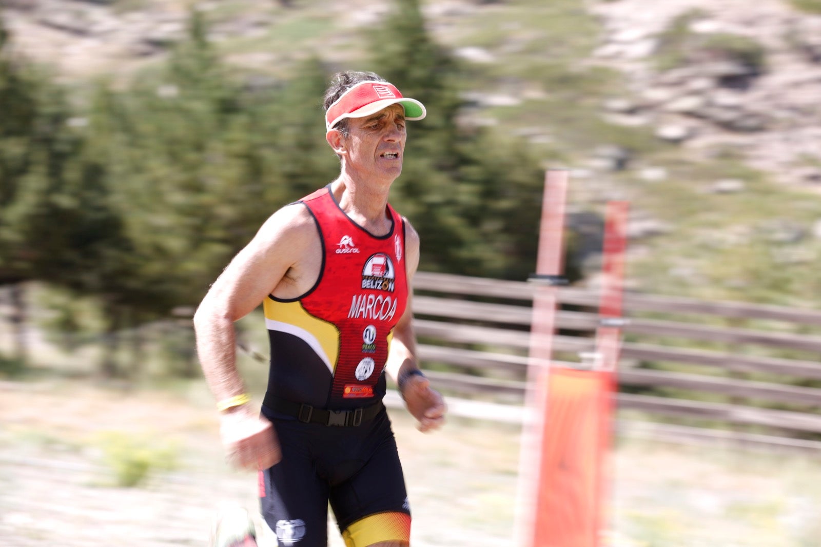 Fotos: Nos metemos e lleno en el espectacular triatlón de Sierra Nevada: así ha sido