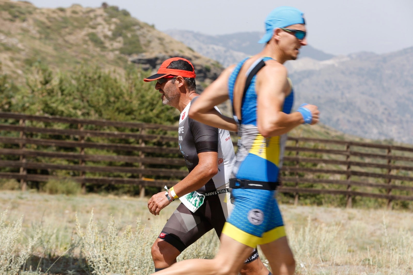 Fotos: Nos metemos e lleno en el espectacular triatlón de Sierra Nevada: así ha sido