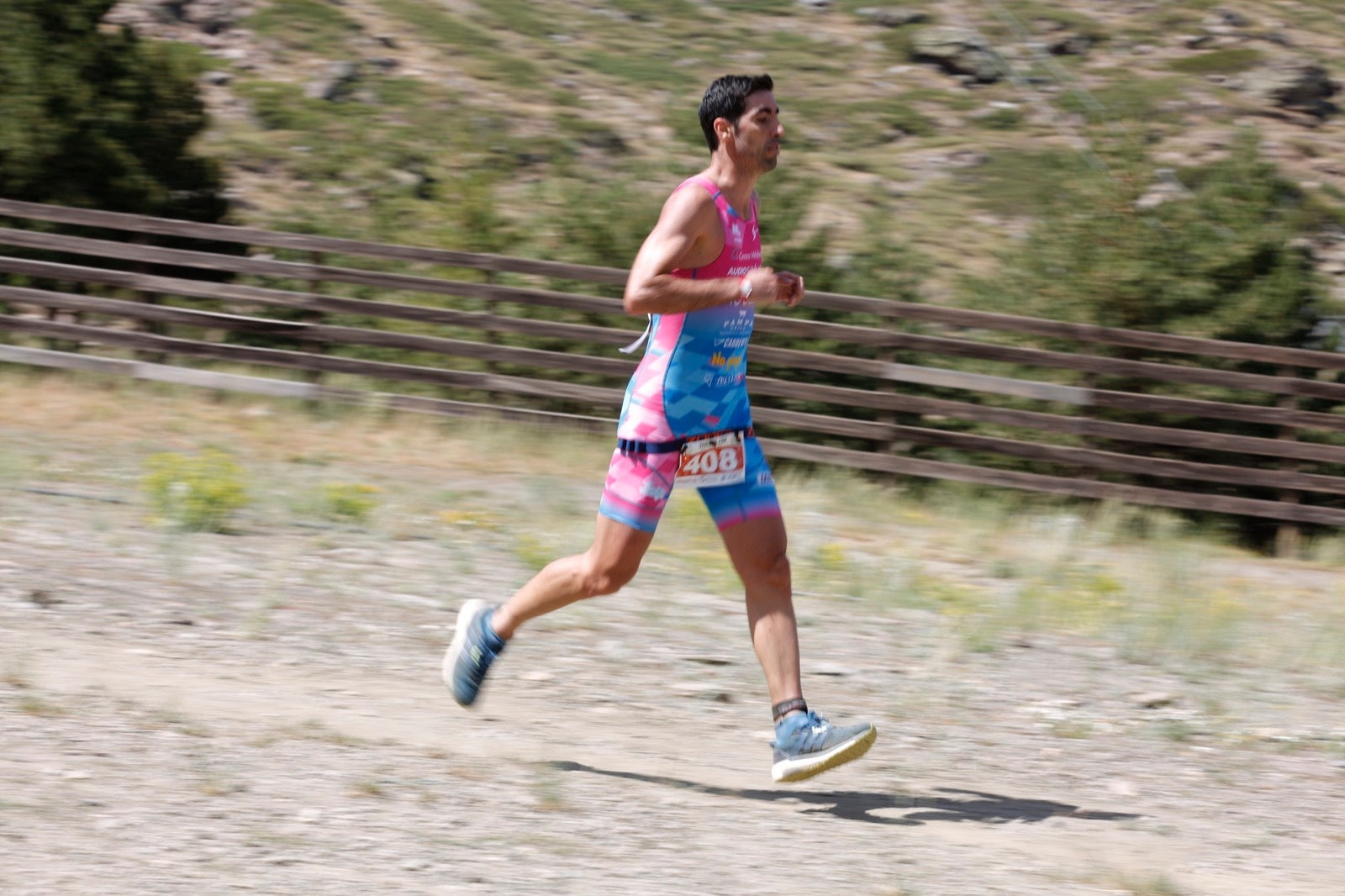 Fotos: Nos metemos e lleno en el espectacular triatlón de Sierra Nevada: así ha sido