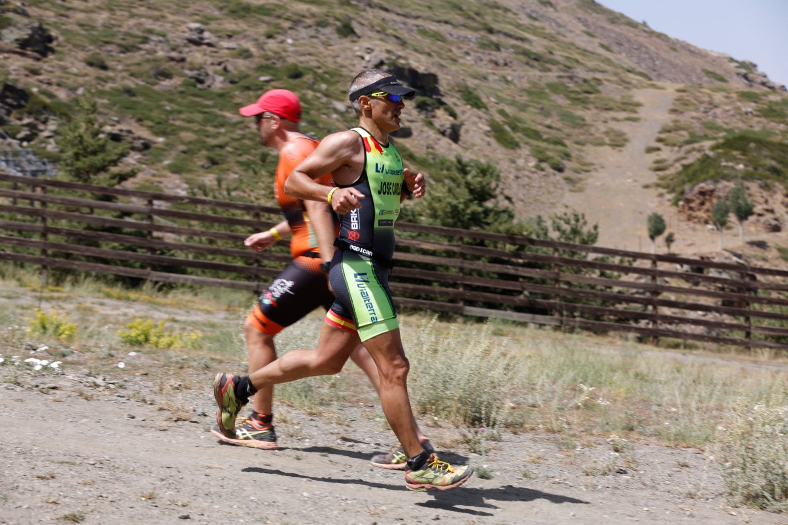 Fotos: Nos metemos e lleno en el espectacular triatlón de Sierra Nevada: así ha sido