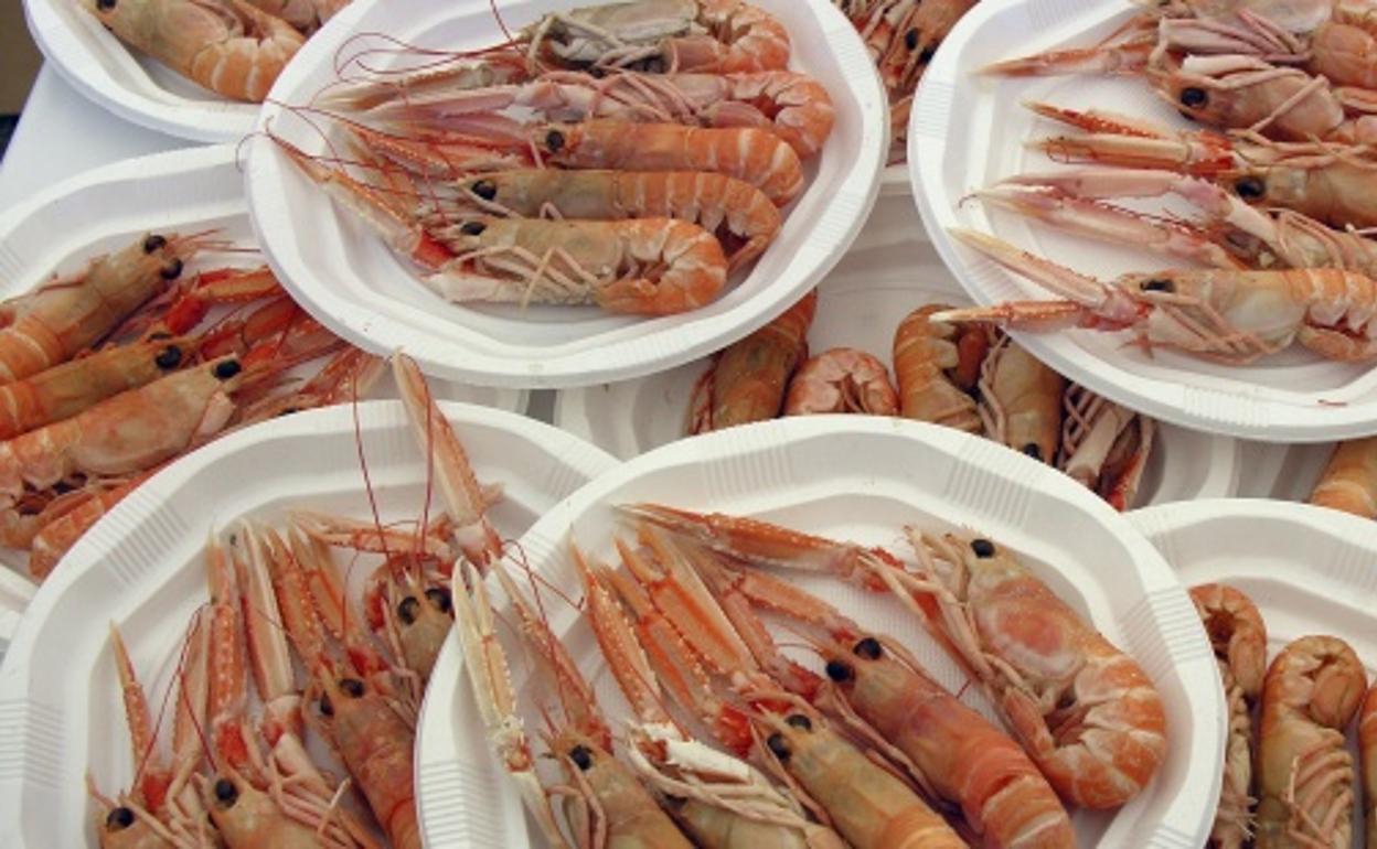 Se come 400 euros en marisco en Formentera, intenta hacerse un 'simpa' y acaba detenido