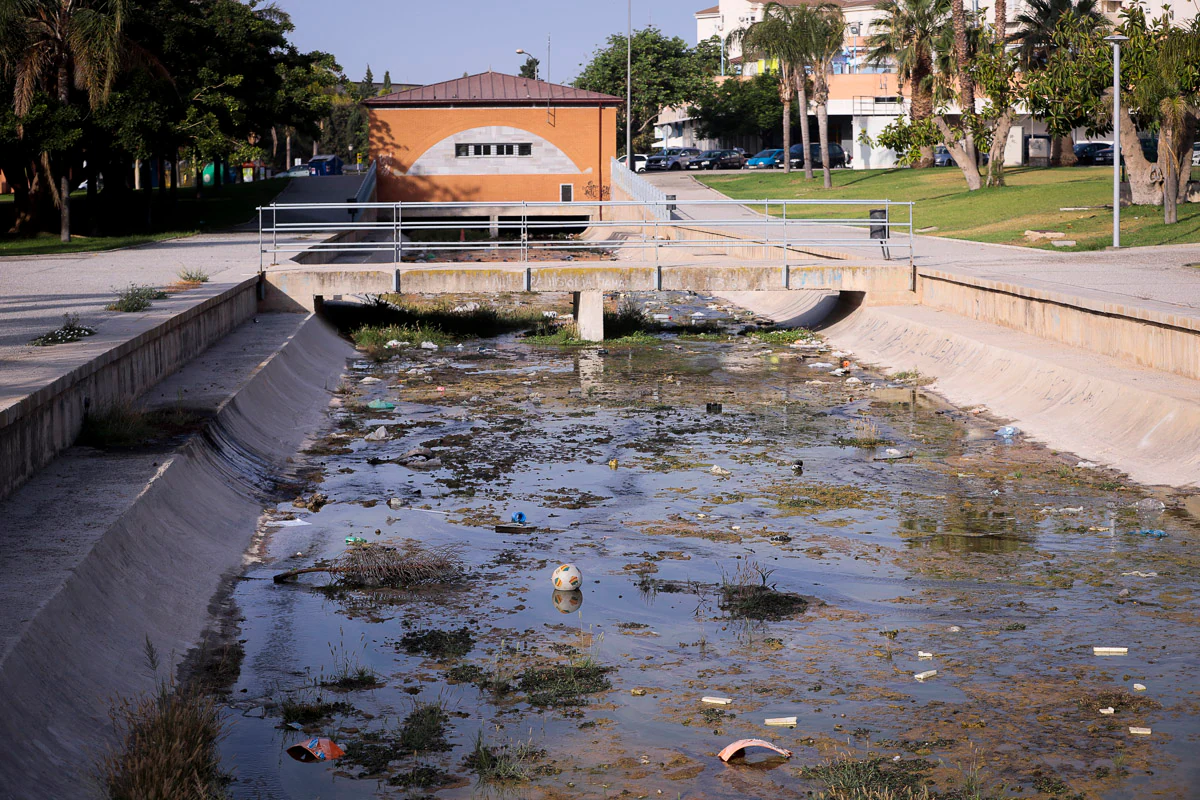 Fotos: La gran suciedad en el parque de las Provincias de Motril