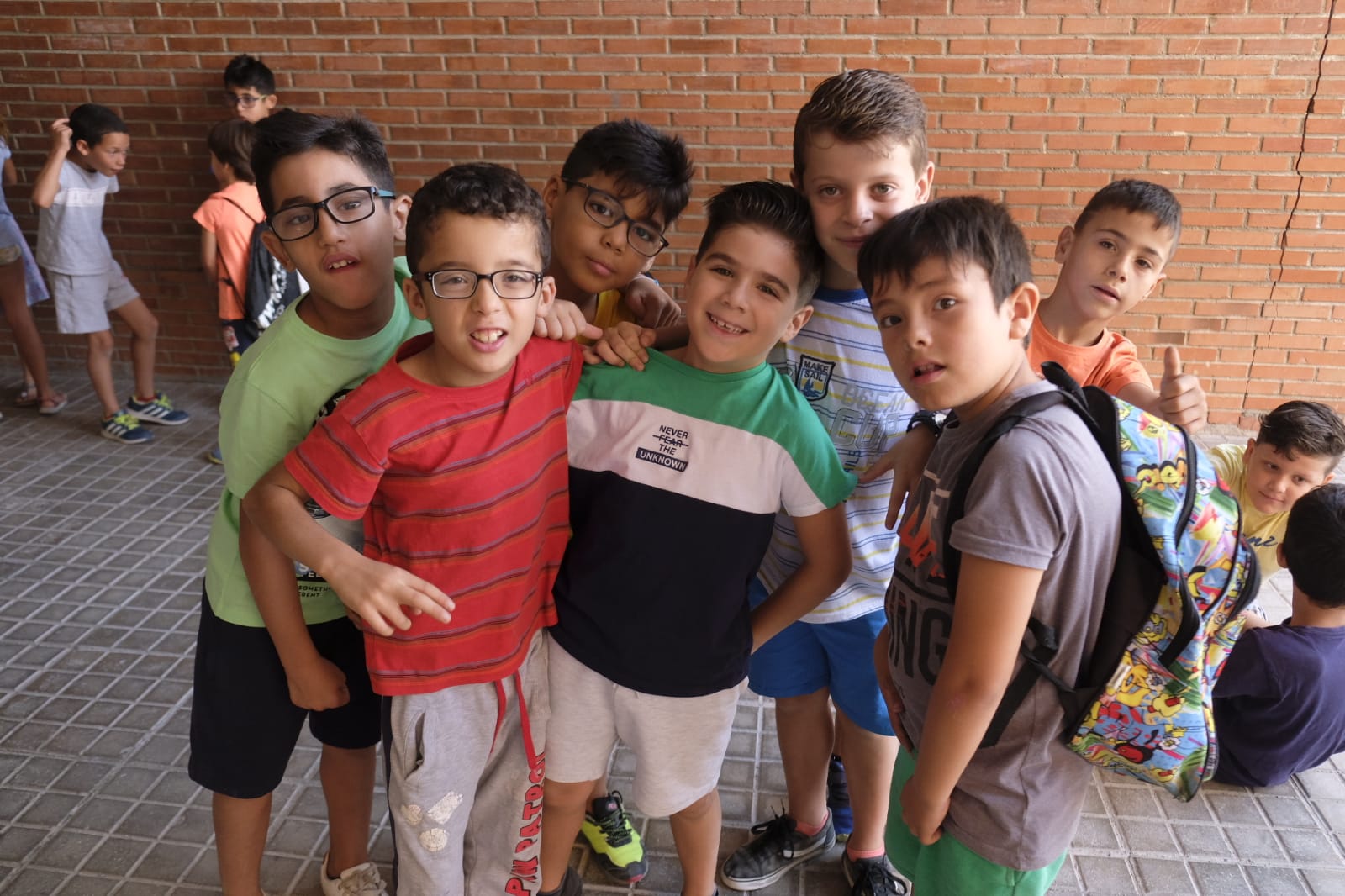 Este proyecto socioeducativo, lúdico y cultural se desarrolla en el colegio Juan Ramón Jiménez. En él los menores disfrutan de actividades culturales, excursiones, piscina, juegos, dinámicas y otras propuestas orientadas al disfrute y bienestar en los días de verano, y al desarrollo de sus habilidades y de valores cívicos y sociales.