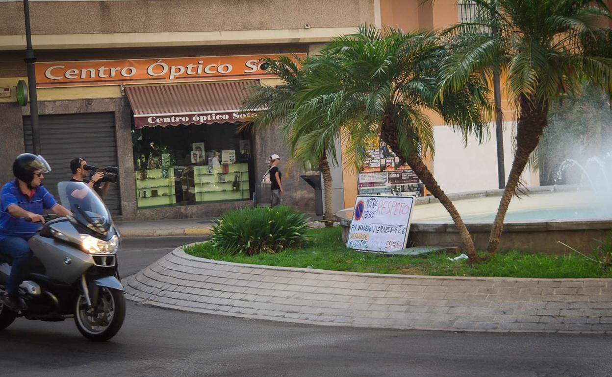 Frente común contra la prohibición de aparcar en la Playa de Poniente