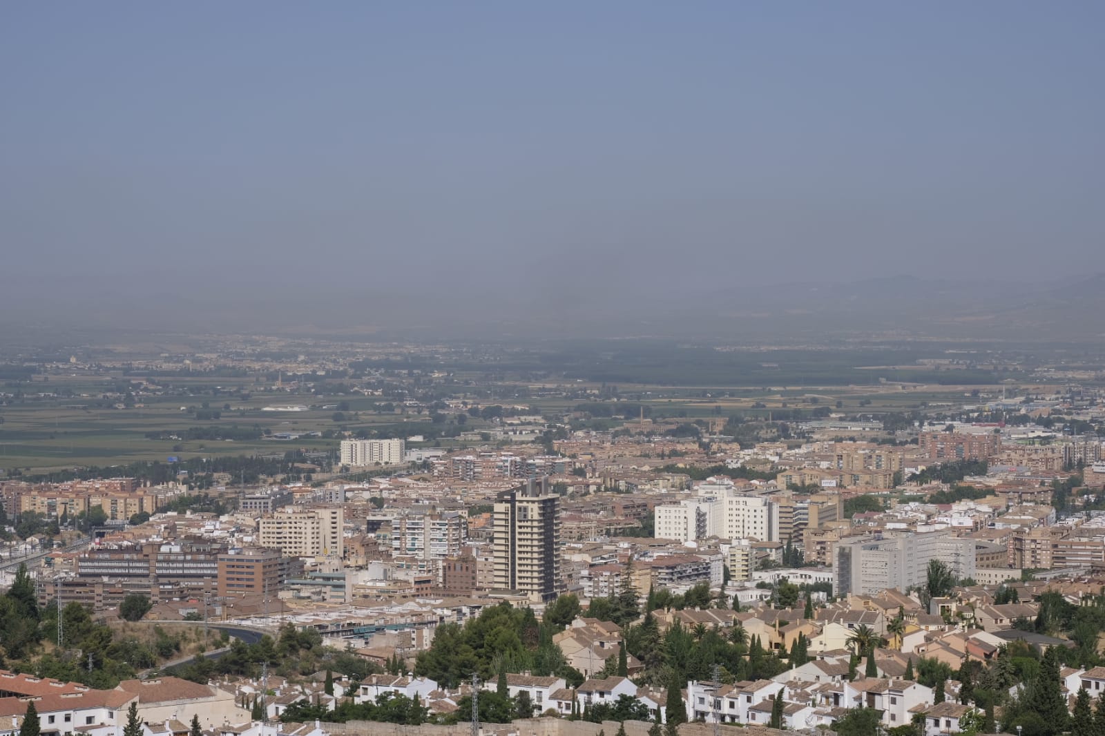 El aire de baja calidad es cada vez más habitual en Granada.