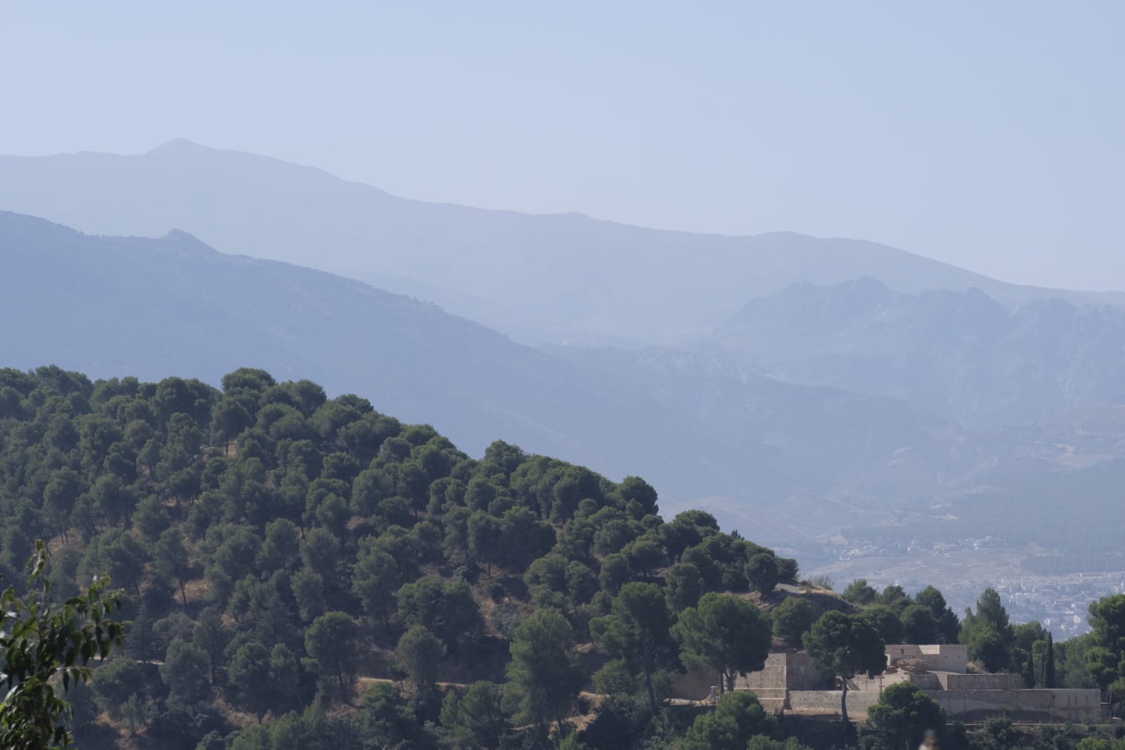 El aire de baja calidad es cada vez más habitual en Granada.