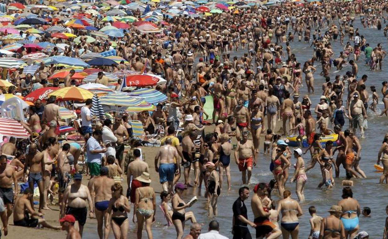 Aviso de la Guardia Civil: el timo en la playa persona a persona