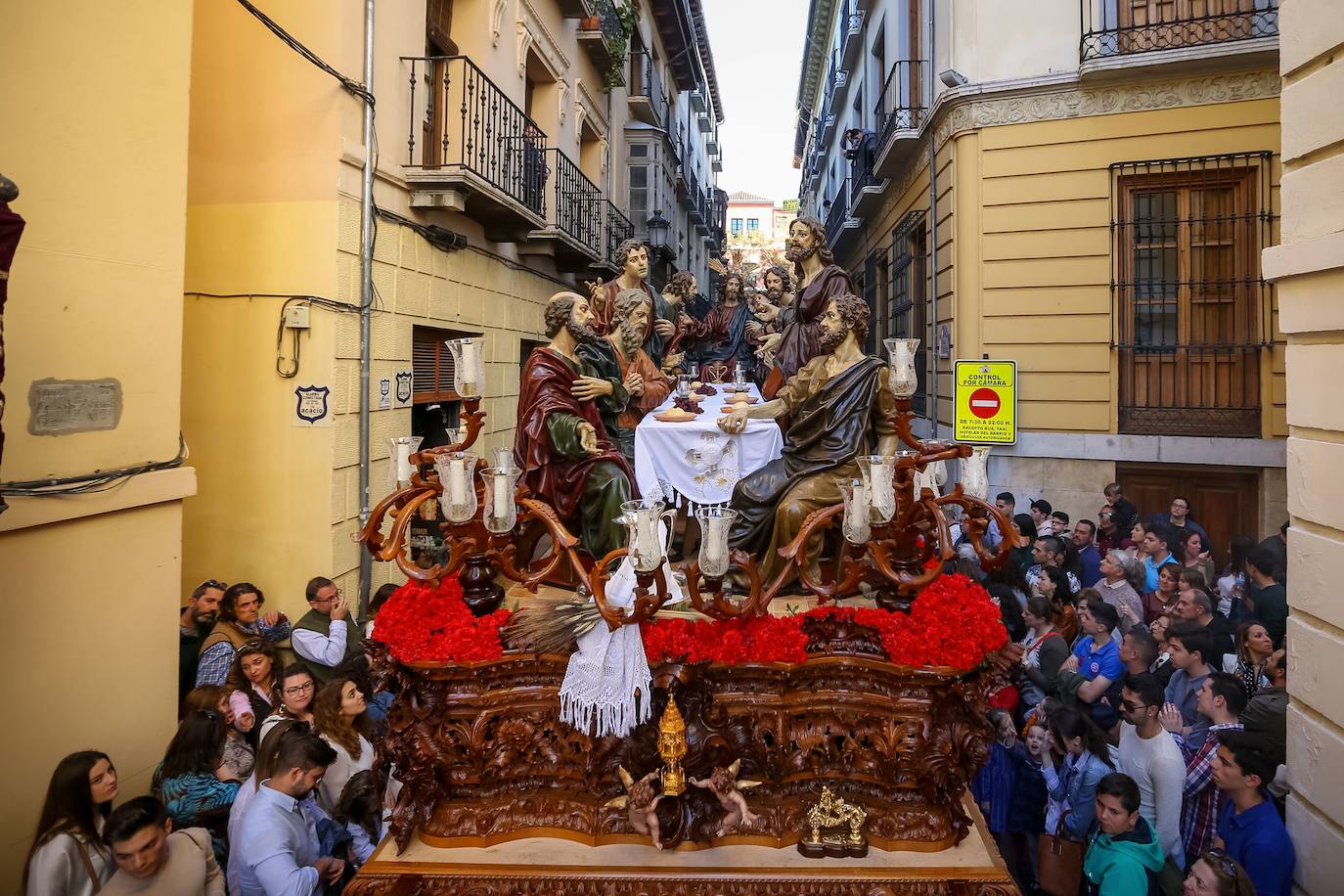15. Disfrutar de la Semana Santa. Tanto en la capital como en los pueblos de la provincia salen a la calle diversas hermandades con pasos que representan escenas de la pasión de Jesucristo. En la capital la Semana Santa fue declarada 'Fiesta de Interés Turístico Internacional' en 2009.