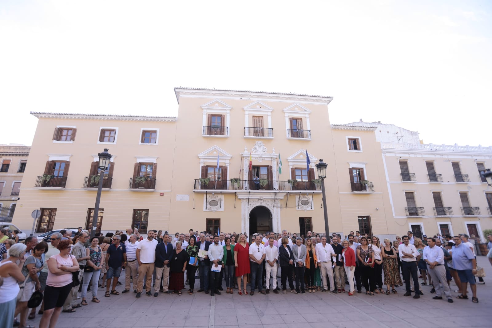 Fotos: Motrileños y visitantes se plantan contra la prohibición de aparcar en la arena