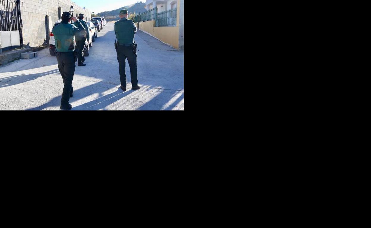 Agentes de la Guardia Civil, aquel día en Deifontes