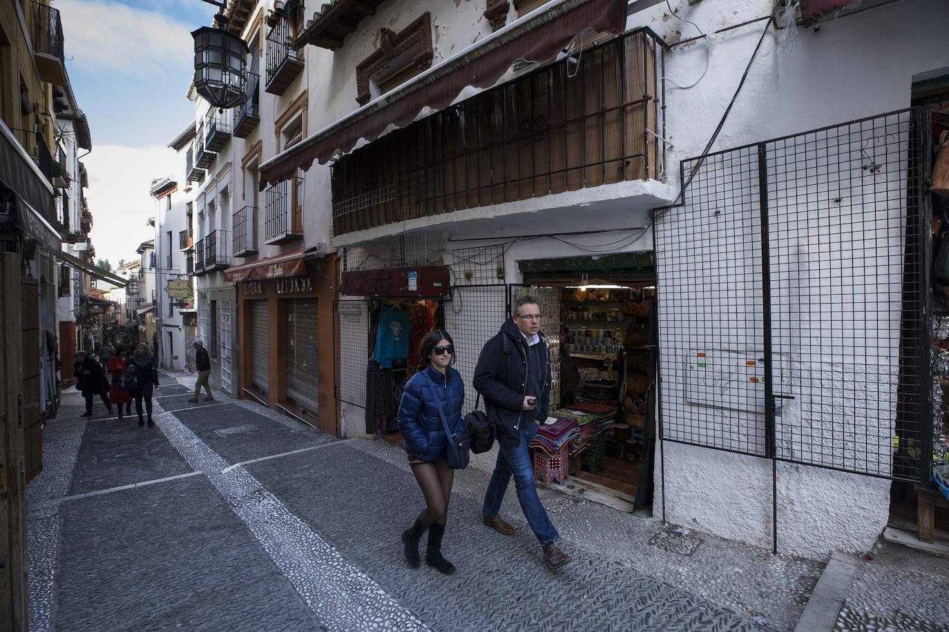 Tras la entrada en vigor de la ordenanza y unos cuantos meses después se respetó, pero la 'picaresca' de los comerciantes ha hecho que se recupere poco a poco la imagen anterior
