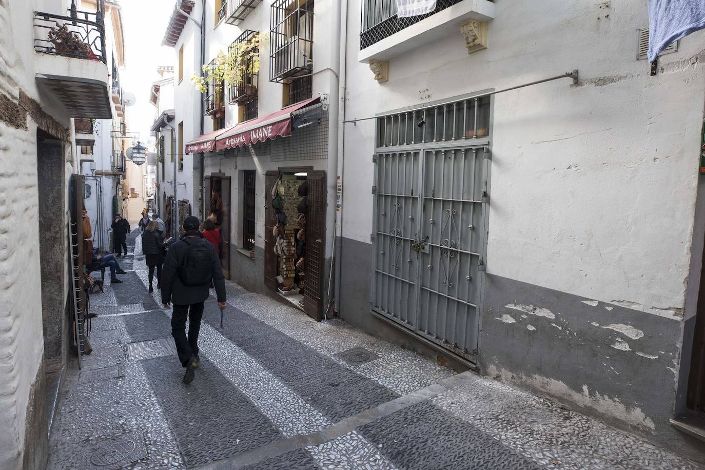 Tras la entrada en vigor de la ordenanza y unos cuantos meses después se respetó, pero la 'picaresca' de los comerciantes ha hecho que se recupere poco a poco la imagen anterior