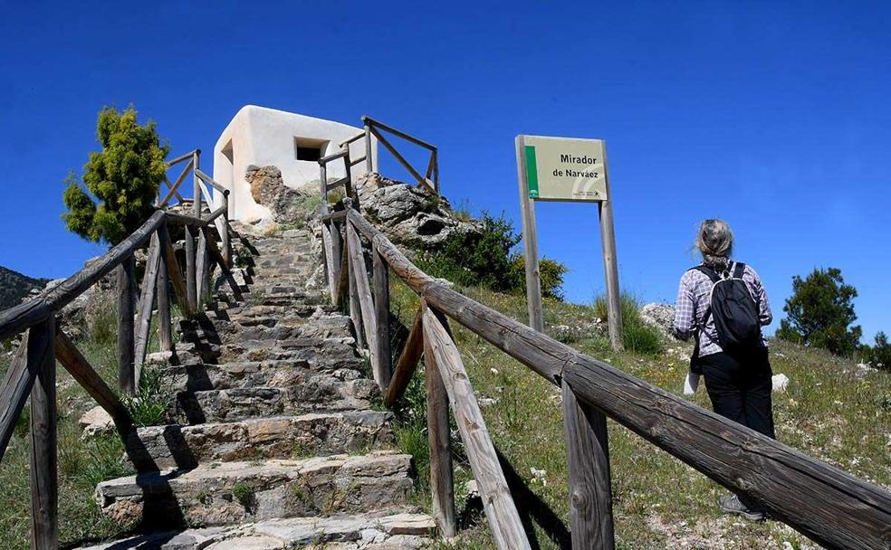Acceso al mirador de Narváez en el Parque Natural de la Sierra de Baza 
