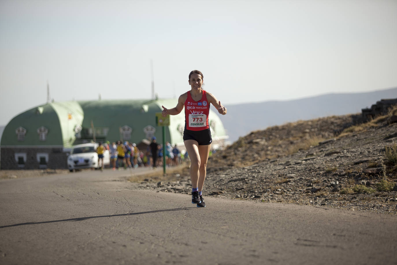 Cerca de un millar de corredores han participado hoy en una prueba que ha estado marcada por el fuerte viento en cotas altas. Juan Fernández se ha sacado la espina de 2018, cuando fue segundo, mientras que la hispano ecuatoriana Janine Lima se ha llevado su tercera victoria en el Veleta