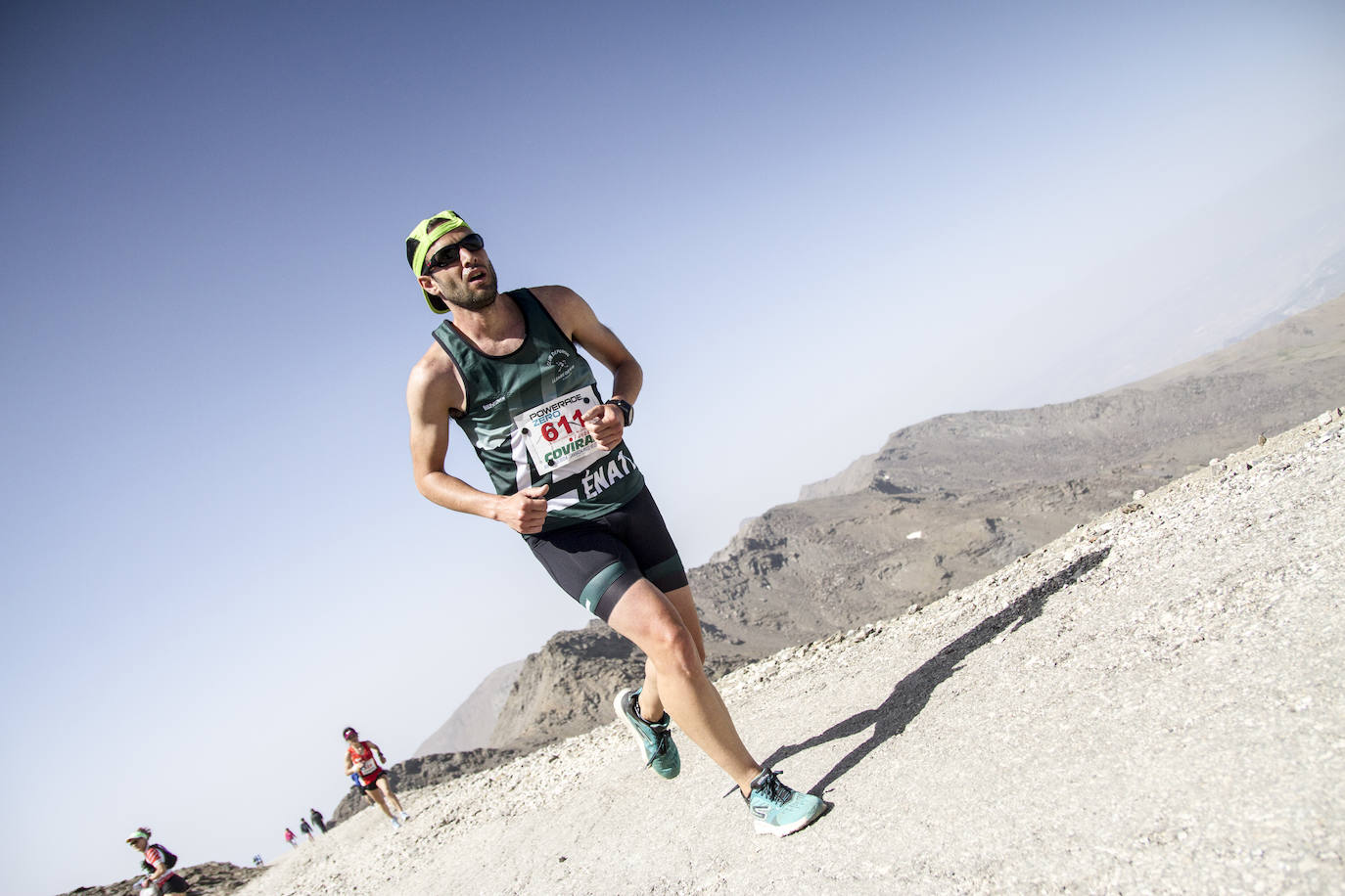 Cerca de un millar de corredores han participado hoy en una prueba que ha estado marcada por el fuerte viento en cotas altas. Juan Fernández se ha sacado la espina de 2018, cuando fue segundo, mientras que la hispano ecuatoriana Janine Lima se ha llevado su tercera victoria en el Veleta