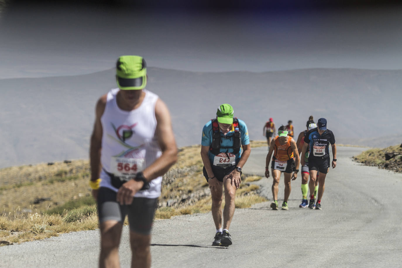 Cerca de un millar de corredores han participado hoy en una prueba que ha estado marcada por el fuerte viento en cotas altas. Juan Fernández se ha sacado la espina de 2018, cuando fue segundo, mientras que la hispano ecuatoriana Janine Lima se ha llevado su tercera victoria en el Veleta