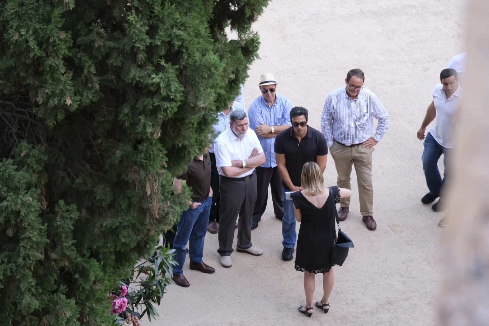 Mansour bin Zayed Al-Nahyan ha pasado por el Parador de Granada antes de realizar su visita guiada por el monumento nazarí