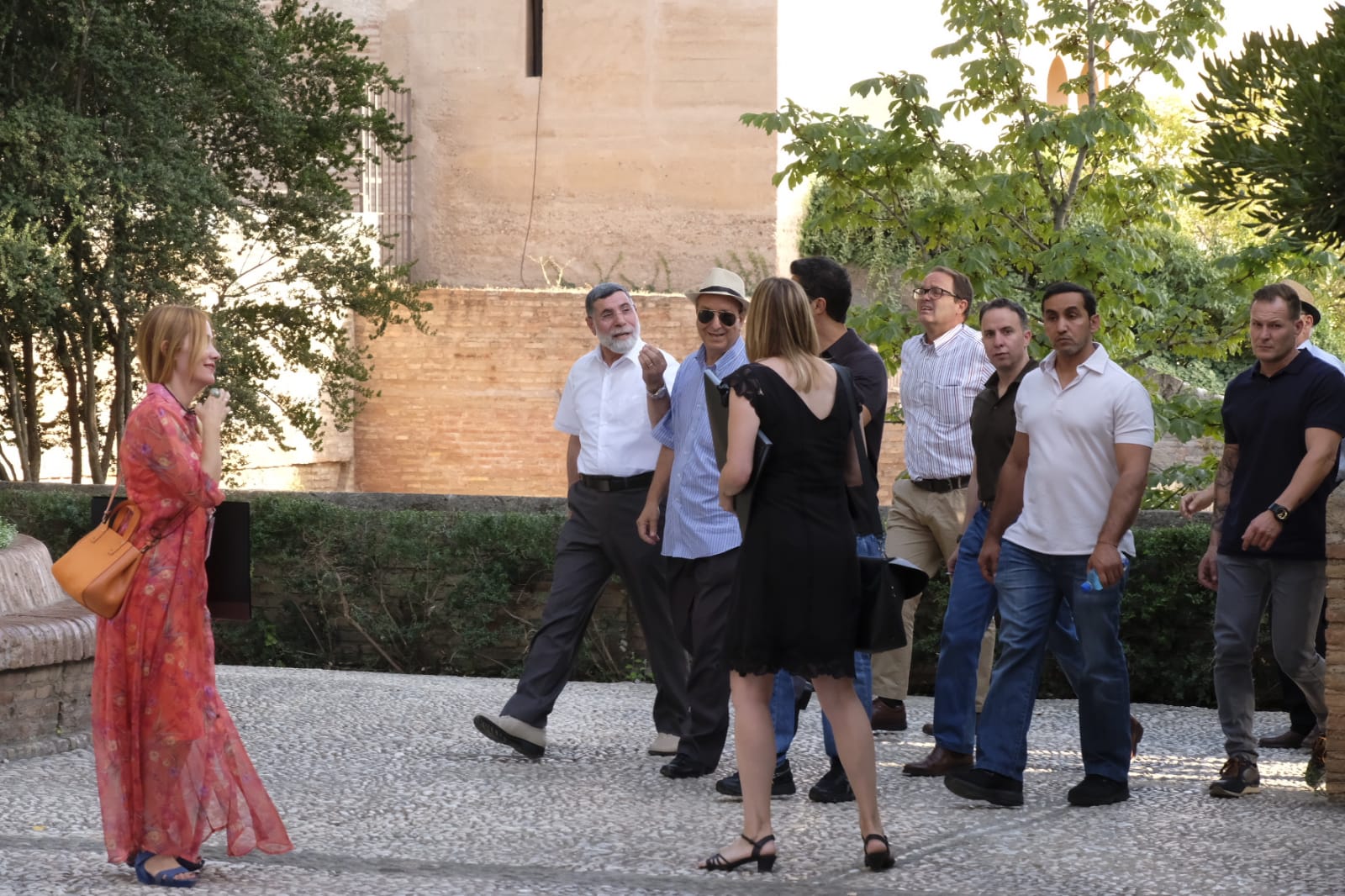 Mansour bin Zayed Al-Nahyan ha pasado por el Parador de Granada antes de realizar su visita guiada por el monumento nazarí