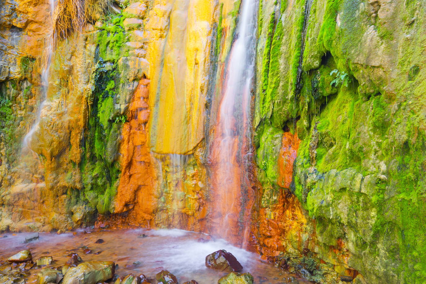 4. Parque Nacional de la Caldera de Taburiente (Canarias). En la imagen, su famosa cascada de colores.