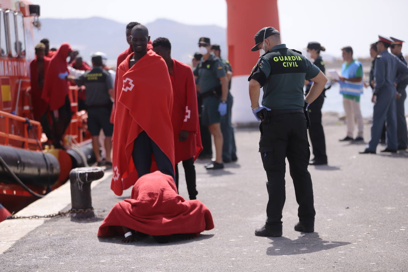 Es la segunda patera que llega a Motril en dos días. El lunes la Guardamar Caliope rescató a otras sesenta personas.