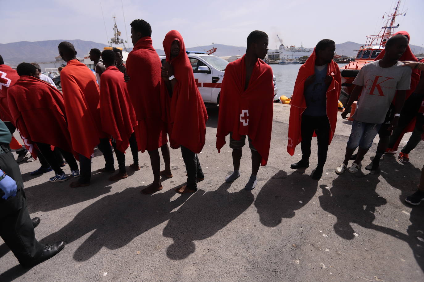 Es la segunda patera que llega a Motril en dos días. El lunes la Guardamar Caliope rescató a otras sesenta personas.