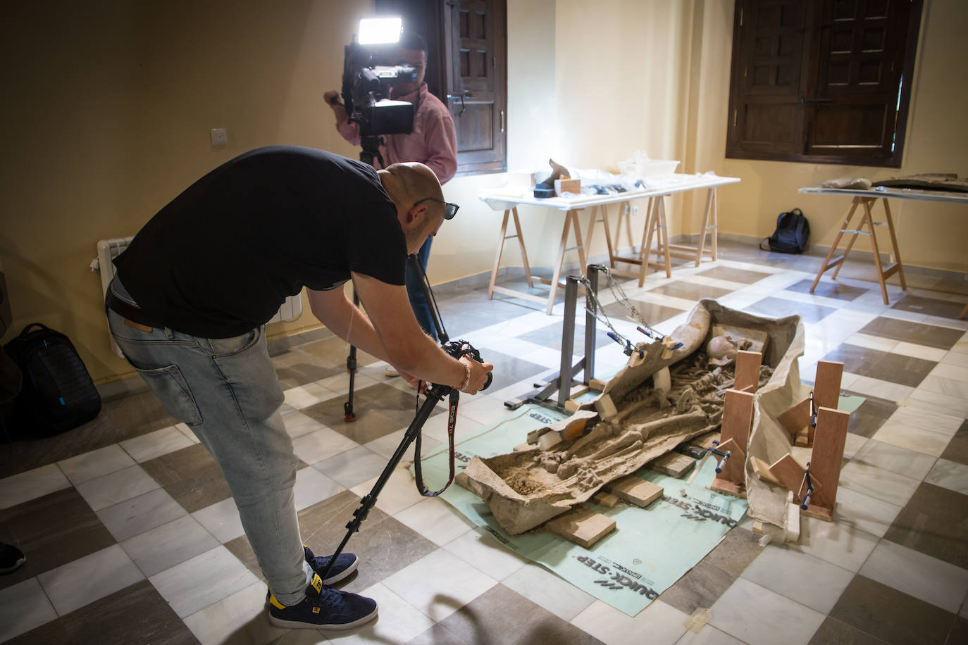 Fotos: Descubrimos el contenido del sarcófago de Granada: el romano que había dentro