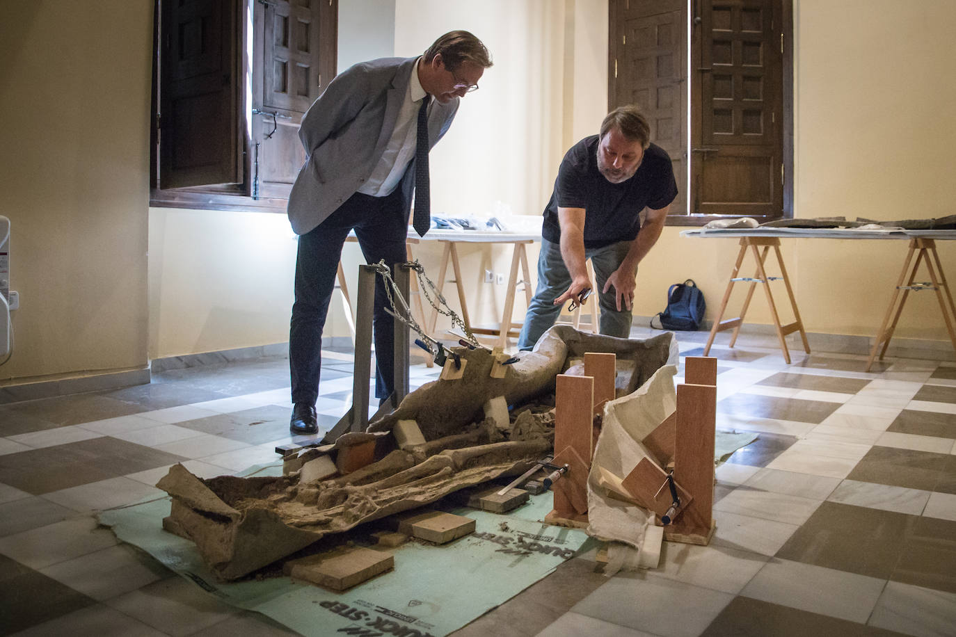 Fotos: Descubrimos el contenido del sarcófago de Granada: el romano que había dentro