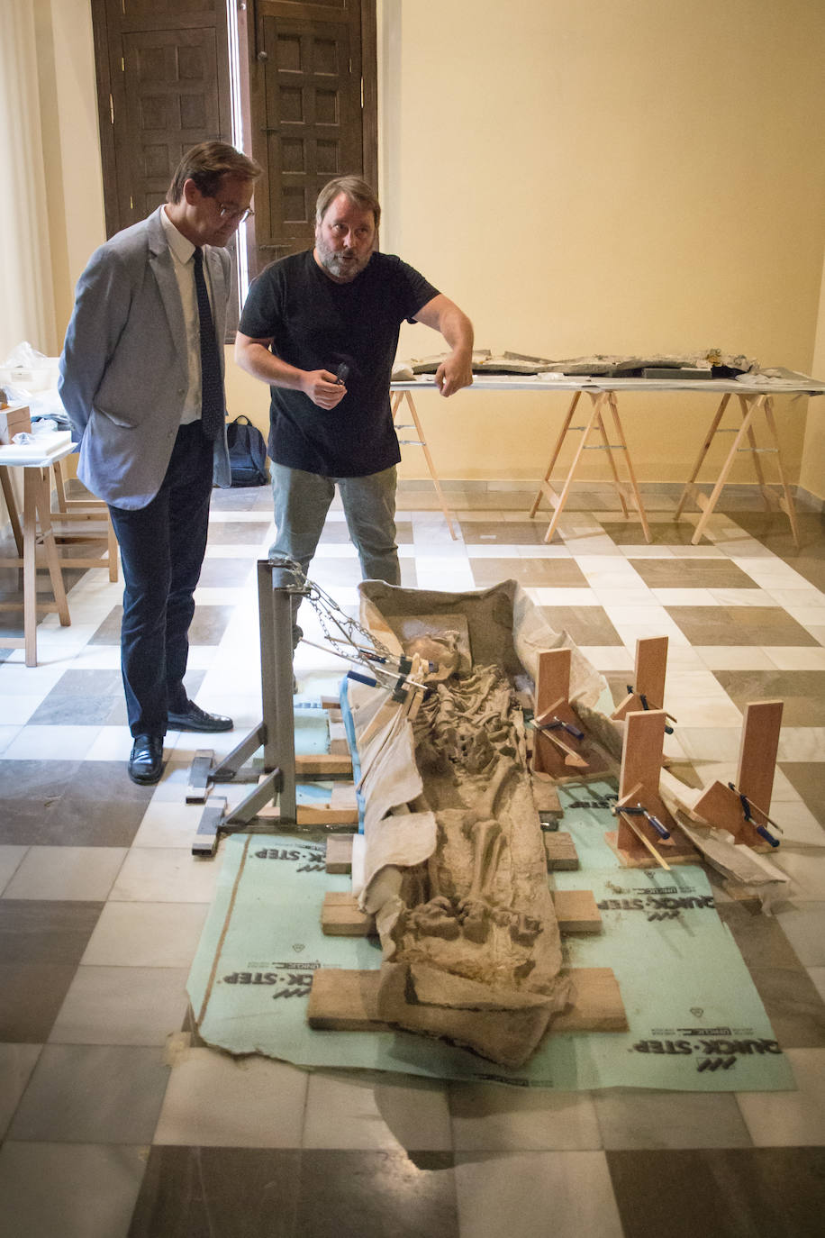 Fotos: Descubrimos el contenido del sarcófago de Granada: el romano que había dentro